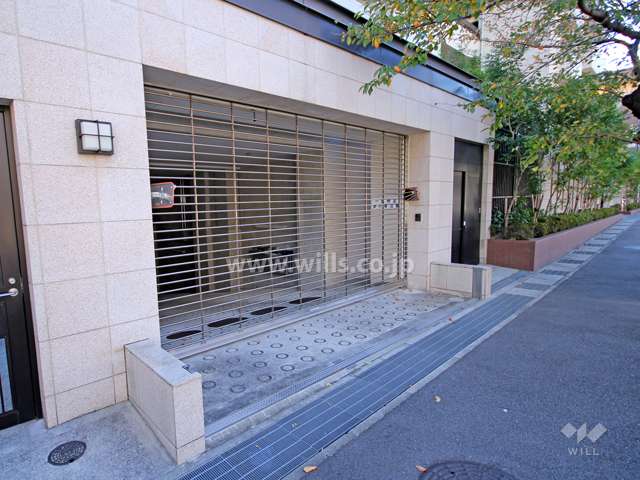 駐車場出入り口（リングシャッター付き）