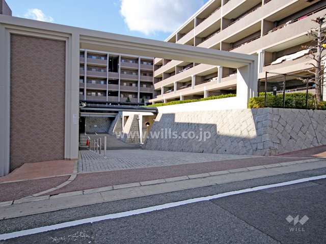 駐車場出入り口
