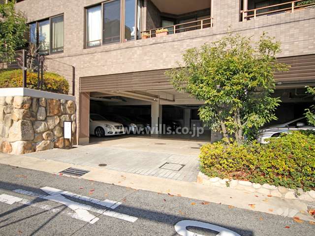 駐車場出入り口