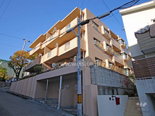 グランドメゾン六甲箕岡の外観(南東側から)
