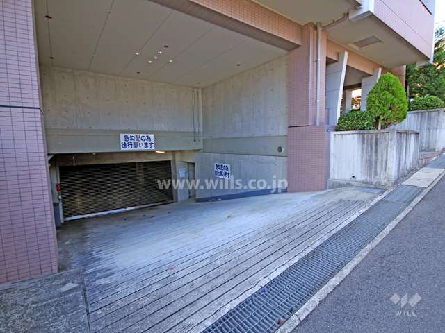 駐車場出入り口