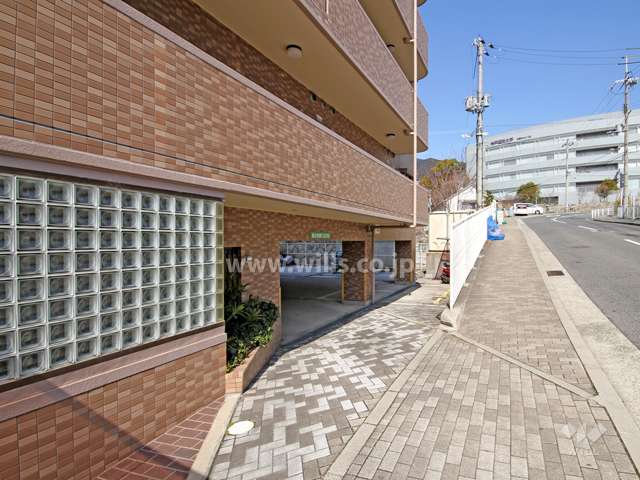 駐車場出入り口