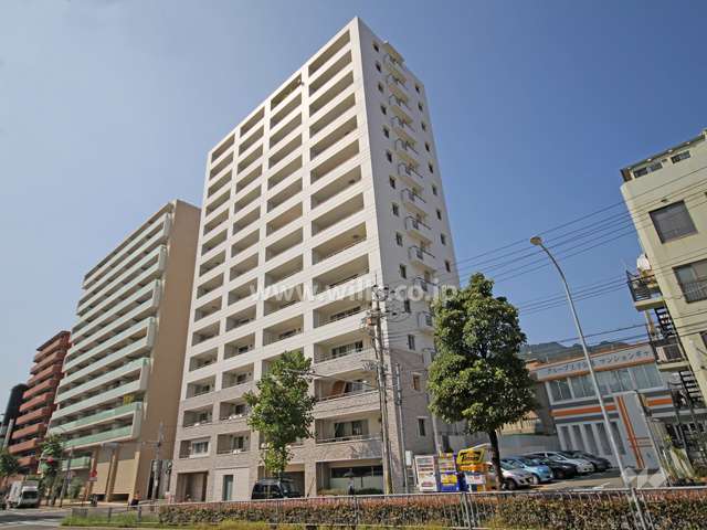 グランブルー王子公園の外観(南東側から)