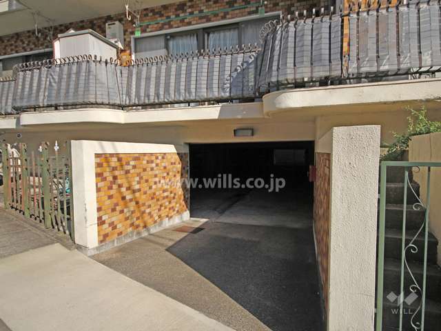 駐車場出入り口