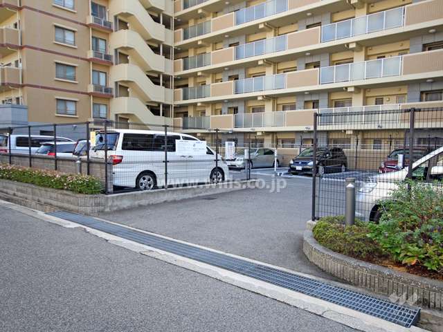 駐車場出入り口