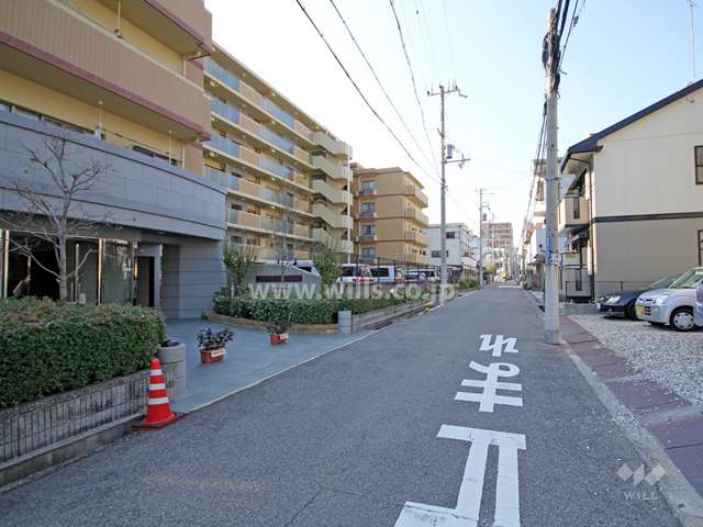 敷地北側の前面道路