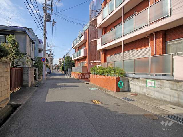 敷地南側の前面道路