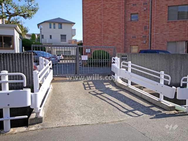 駐車場出入り口
