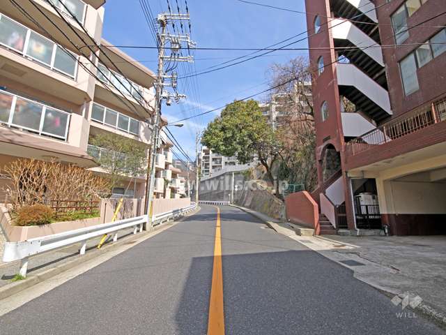 敷地東側の前面道路