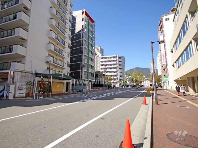 敷地東側の前面道路