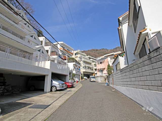 敷地東側の前面道路