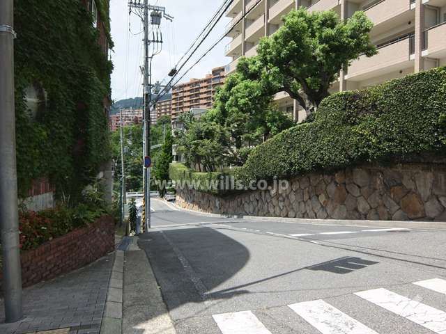 敷地南側の前面道路