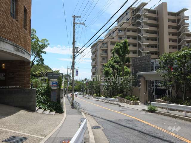 敷地東側の前面道路