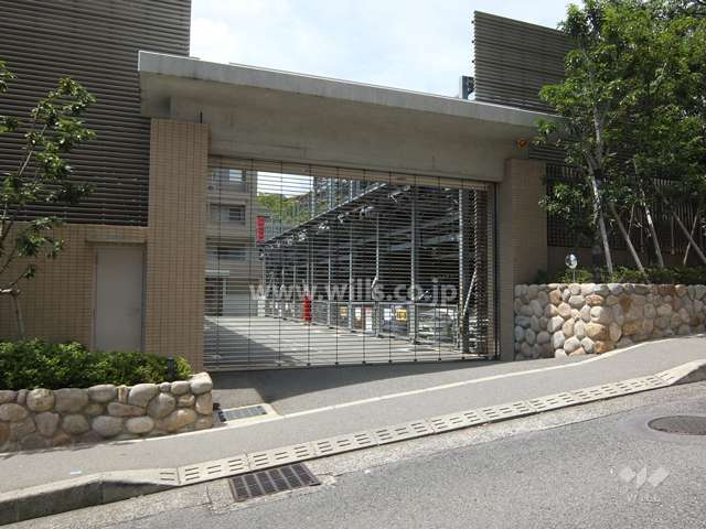 駐車場出入り口（リングシャッター付き）