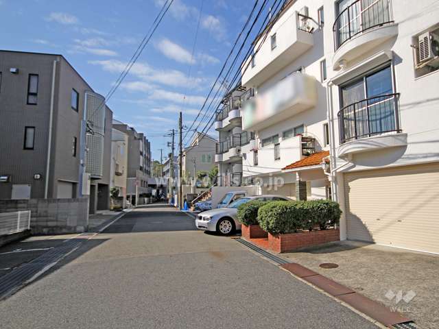 敷地南側の前面道路