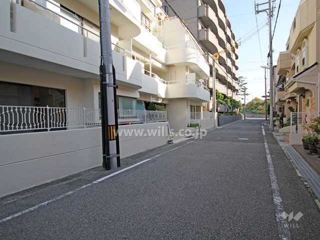 敷地南側の前面道路