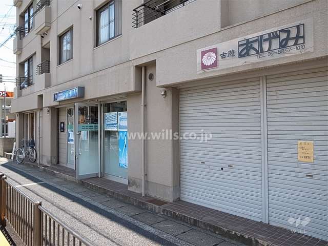 建物1階東部分は店舗になっています。