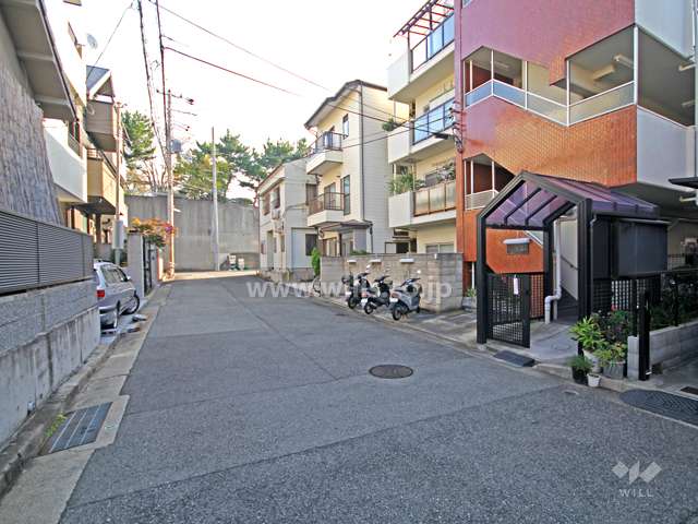 敷地北側の前面道路