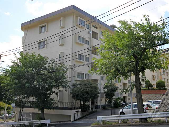 サンハイツ鶴甲の外観(北東側から)