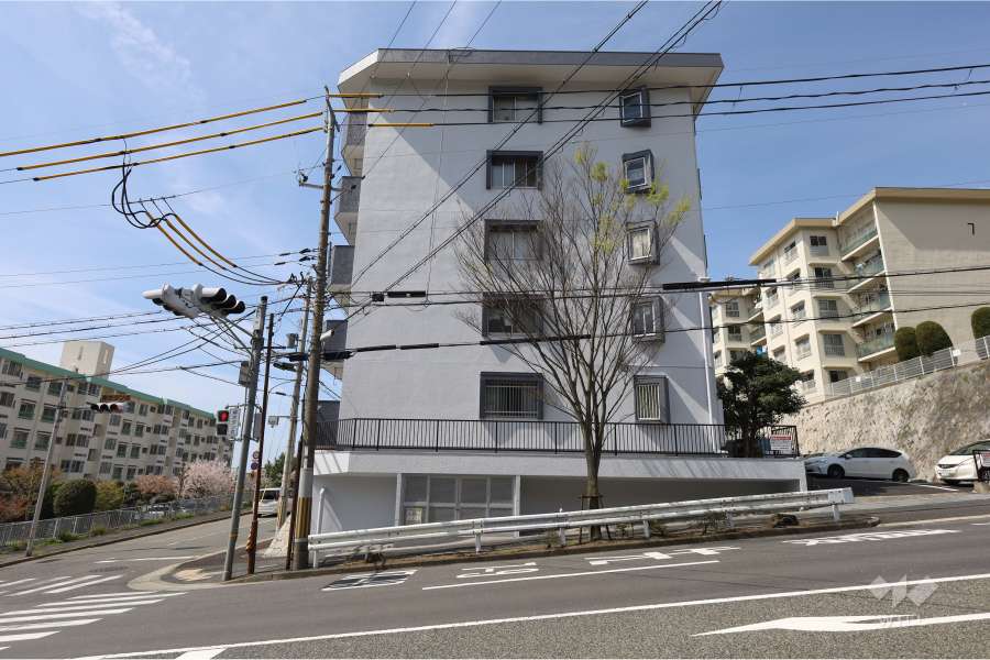 サンハイツ鶴甲の外観（北東側から）