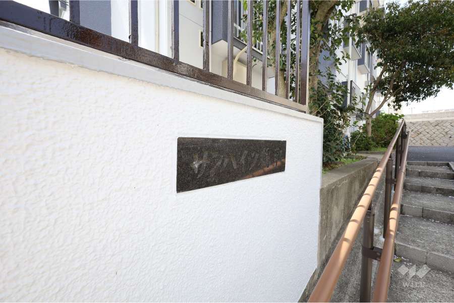 エントランスの銘板
