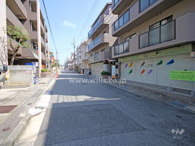 敷地北側の前面道路