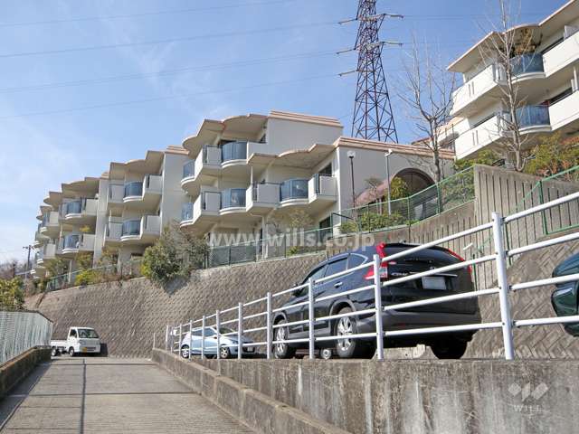 サンロイヤル六甲の外観(東側から)