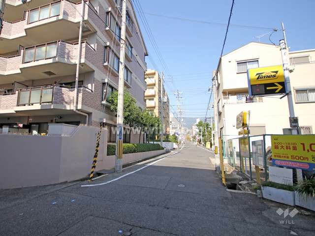 敷地東側の前面道路