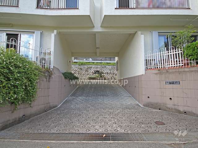 駐車場出入り口