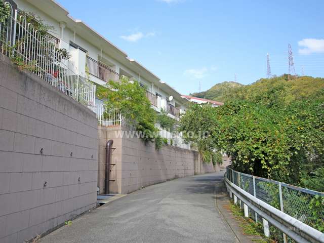 敷地南側の前面道路