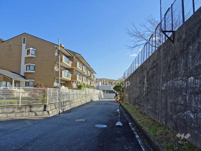 敷地南側の前面道路