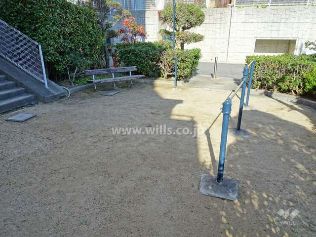 敷地に隣接する小さな公園