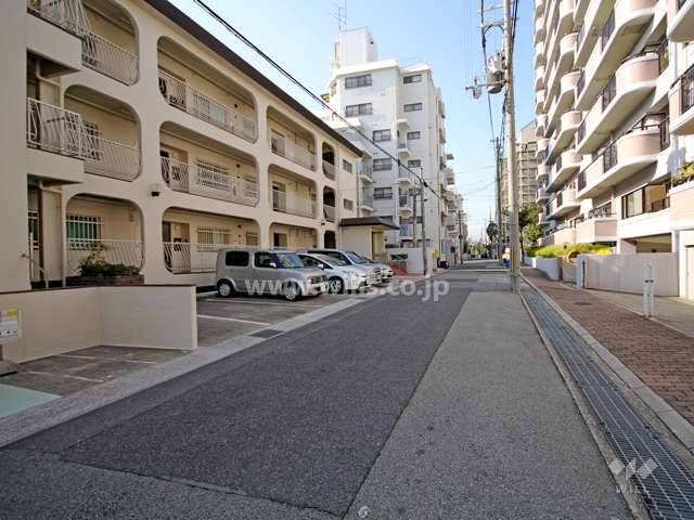 敷地北側の前面道路