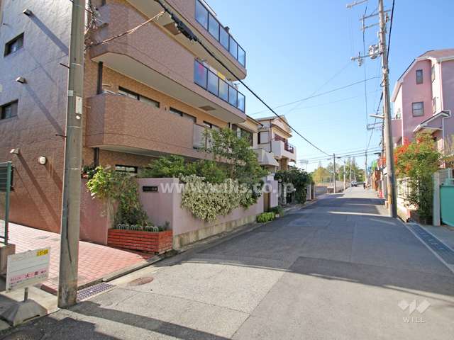 敷地北側の前面道路