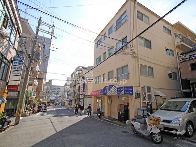 敷地東側の前面道路