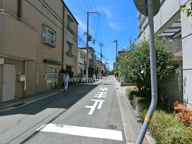 敷地南側の前面道路