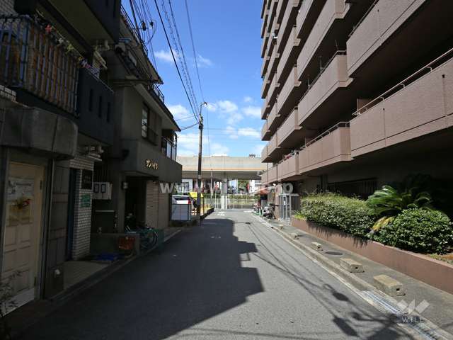 敷地南側の前面道路