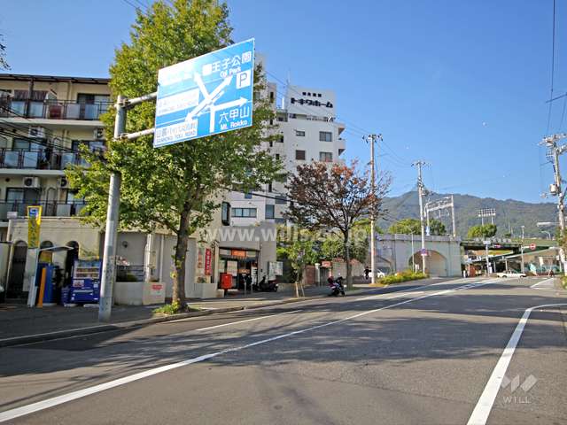 敷地東側の前面道路