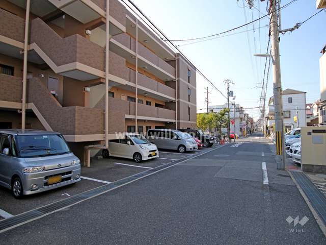 敷地北側の前面道路