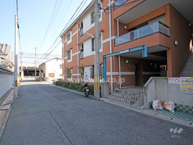 敷地北側の前面道路
