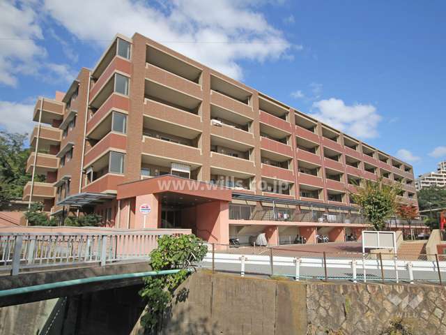 セフレック六甲高羽の外観(南西側から)