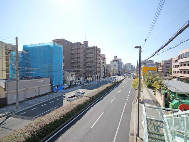 セレッソコートの遠景。敷地北側は国道2号線に面しています。