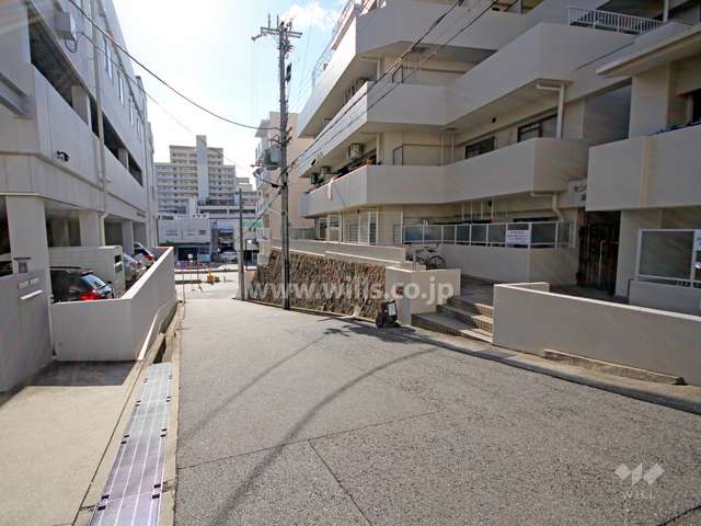 敷地東側の前面道路