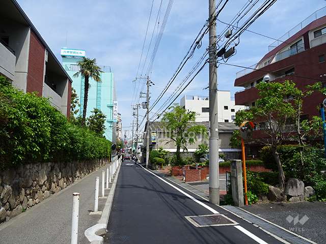 敷地北側の前面道路