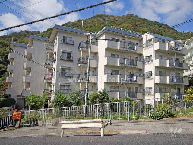 トーカン六甲マンションの外観(東側から)