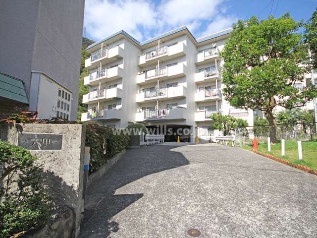 エントランス　駐車場出入り口