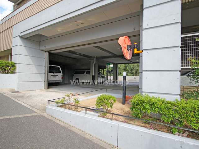 駐車場出入り口