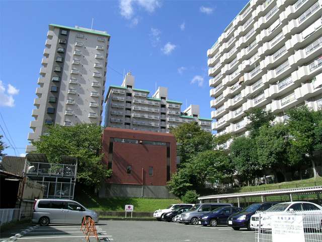 朝日プラザ千里Ｃ棟の南側