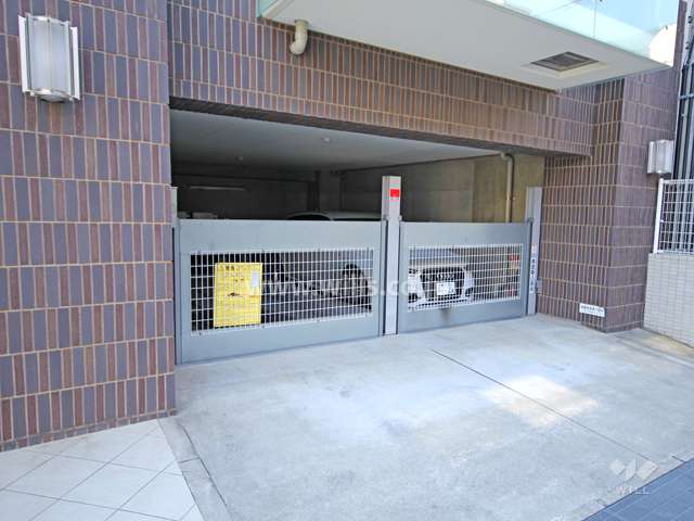 敷地内駐車場（屋内機械式）