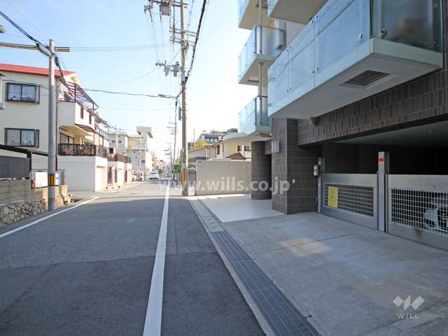 敷地北側の前面道路